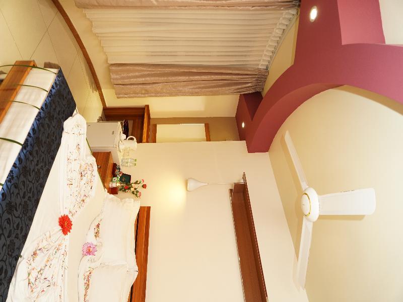 Hotel Surfview Raalhugandu à Malé Extérieur photo