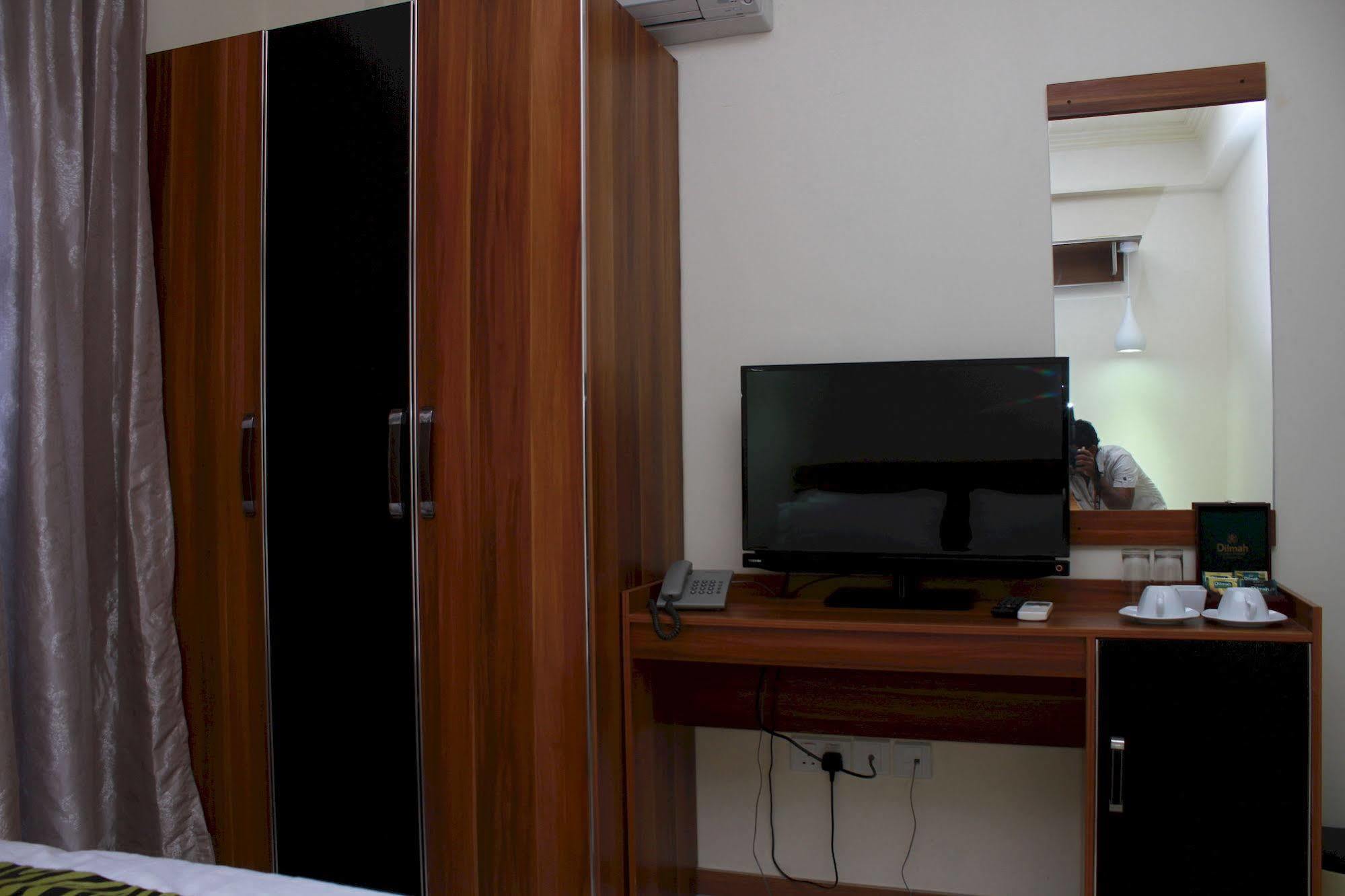 Hotel Surfview Raalhugandu à Malé Extérieur photo