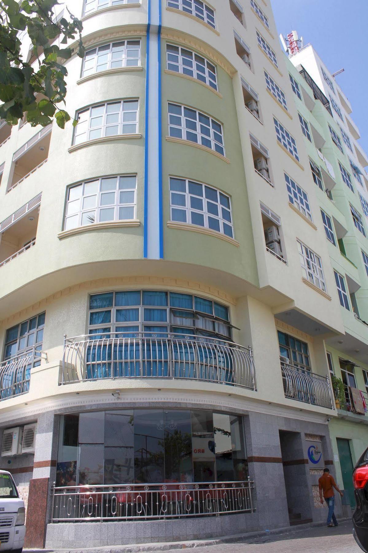 Hotel Surfview Raalhugandu à Malé Extérieur photo