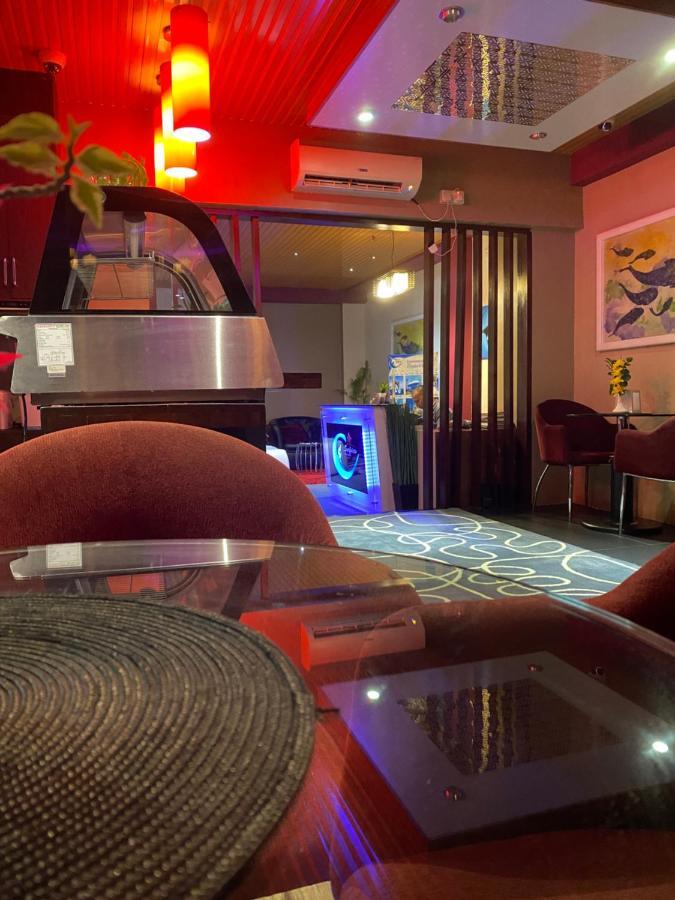 Hotel Surfview Raalhugandu à Malé Extérieur photo